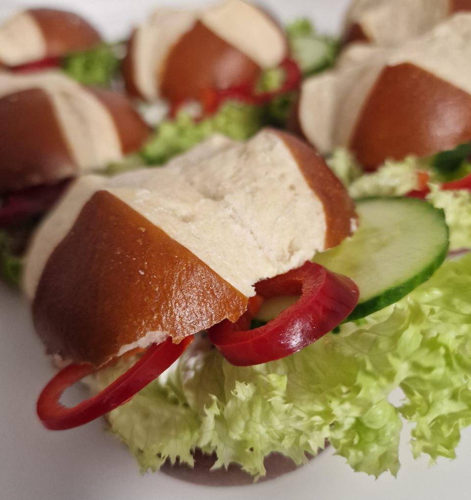 Brezeln mit Gemüsefüllung